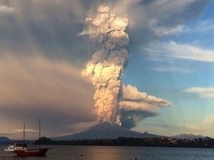 Image of April 22, 2015 eruption of Calbuco Volcano featuring  a large pyrocumulus cloud reaching alttudes of  over 6 miles. Photo from Radiio Nacional Mendoza
